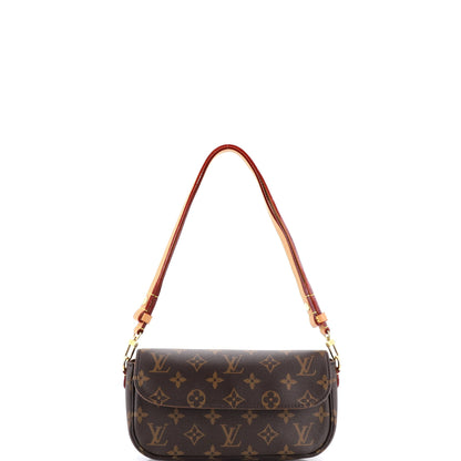 Ivy Wallet on Chain Monogram Canvas