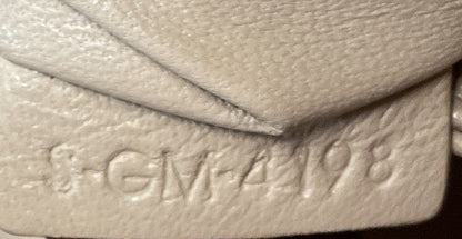Triomphe Shoulder Bag Smooth Calfskin Medium