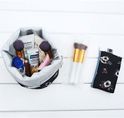 Threaded Pear Portable Cosmetic Bags
