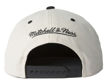 Mitchell & Ness Men's NBA Sail 2 Tone Snapback Bulls Snapback Caps
