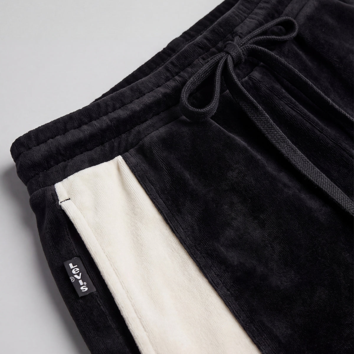 Black/Off White-