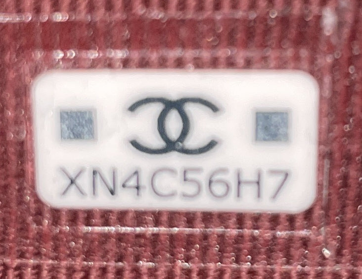 Wallet on Chain Quilted Caviar