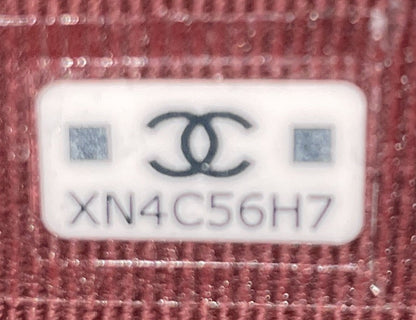 Wallet on Chain Quilted Caviar