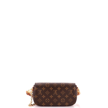 Ivy Wallet on Chain Monogram Canvas