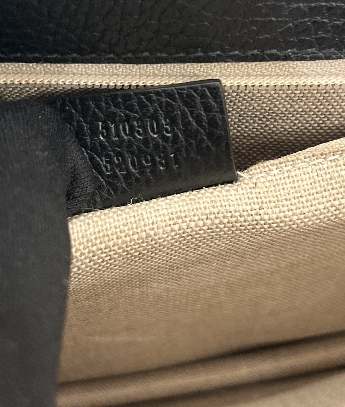 Interlocking Shoulder Bag Leather Medium