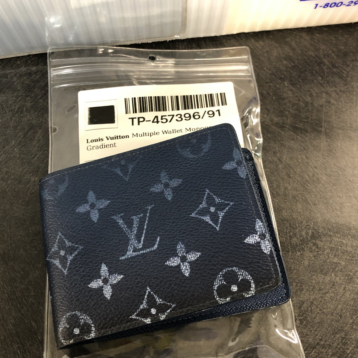 Multiple Wallet Monogram Gradient