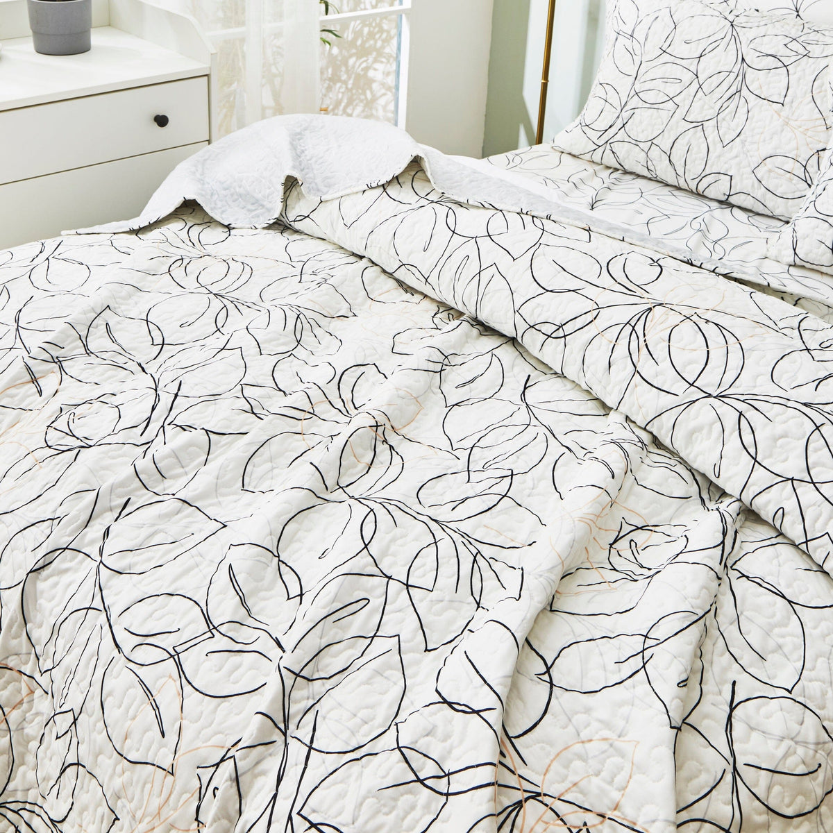 Tache Modern Abstract Leaf Line Art Foliage White Grey Black Gold Reversible Quilt Set (TJ357)