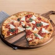 Kalmar Home Round Cutting / Charcuterie Board