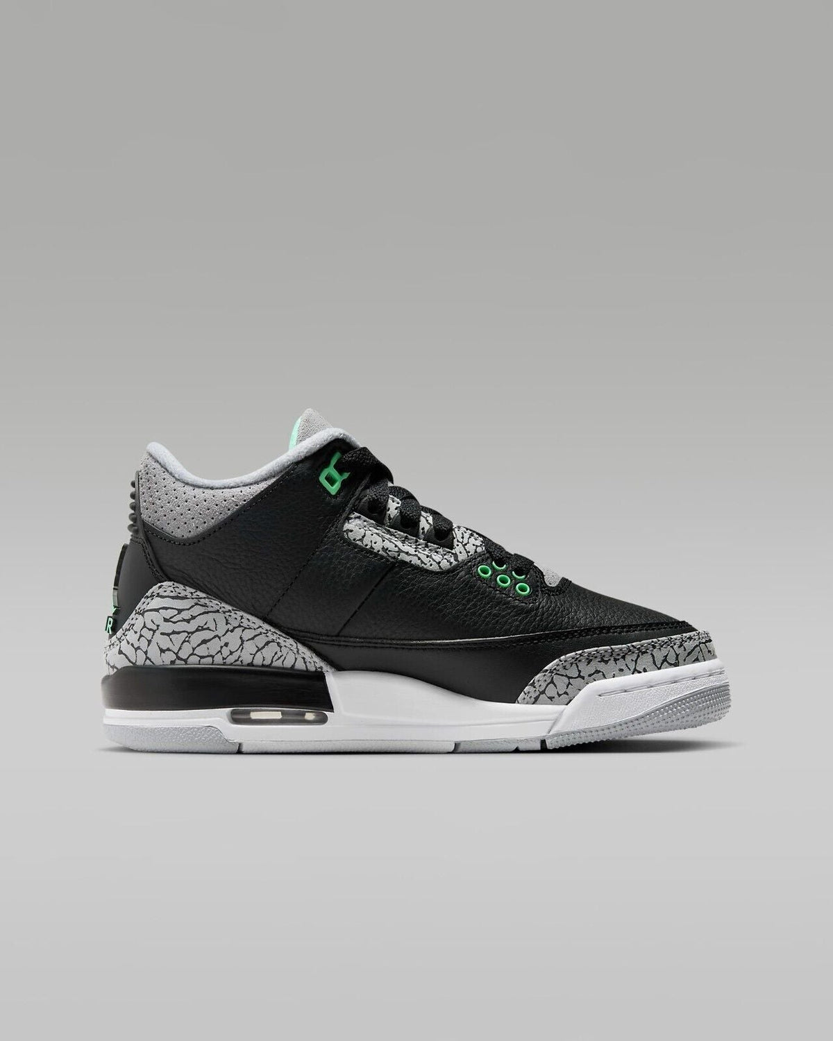 Air Jordan 3 Retro 'Green Glow' Big Kids' (GS) Sneakers — Black/Green Glow Leather Mid-Top