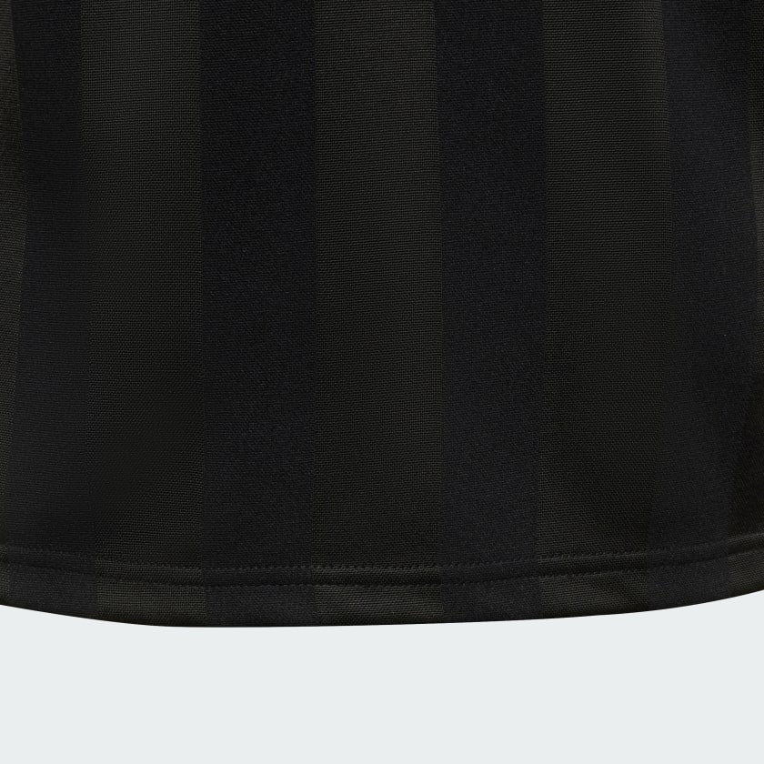 Black / White-