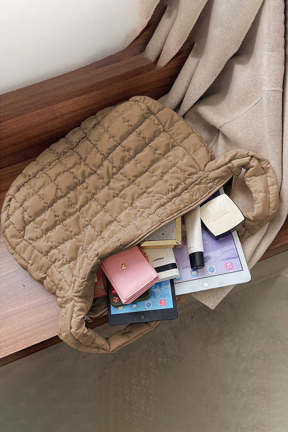 Threaded Pear Kylie Quilted Zipper Tote Bag