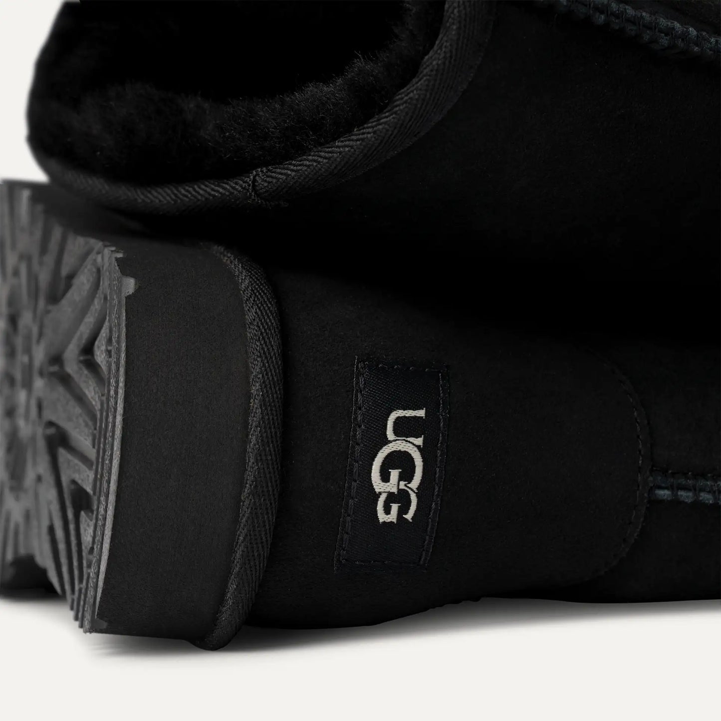 [5800-blk] Mens Ugg Classic Short Boot 'black' - Black