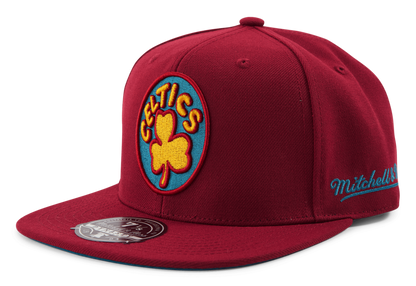 Mitchell & Ness Men's NBA Northern Lights Fitted Hwc Celtics Fitted Caps