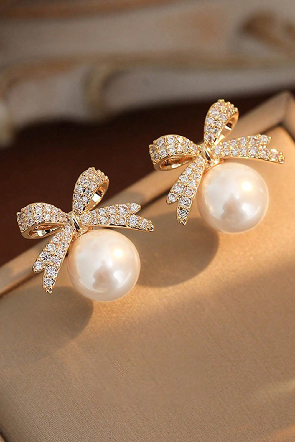 Threaded Pear Ellis Rhinestone Bowknot Pearl Earrings