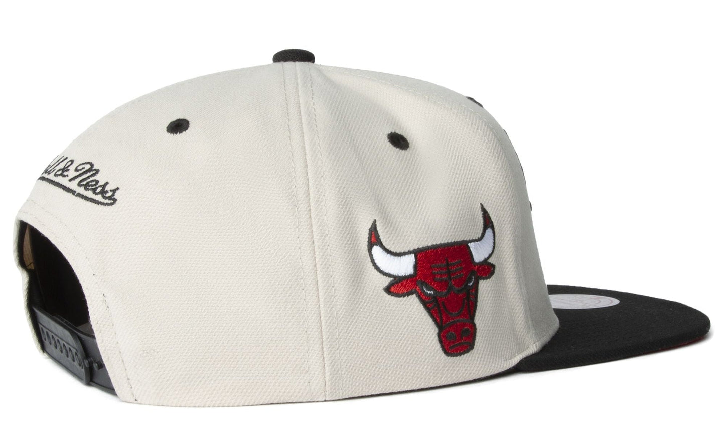 Mitchell & Ness Men's NBA Sail 2 Tone Snapback Bulls Snapback Caps