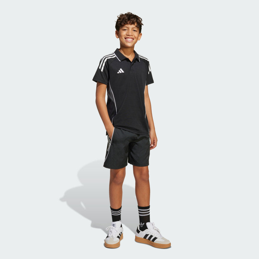 Black / White-