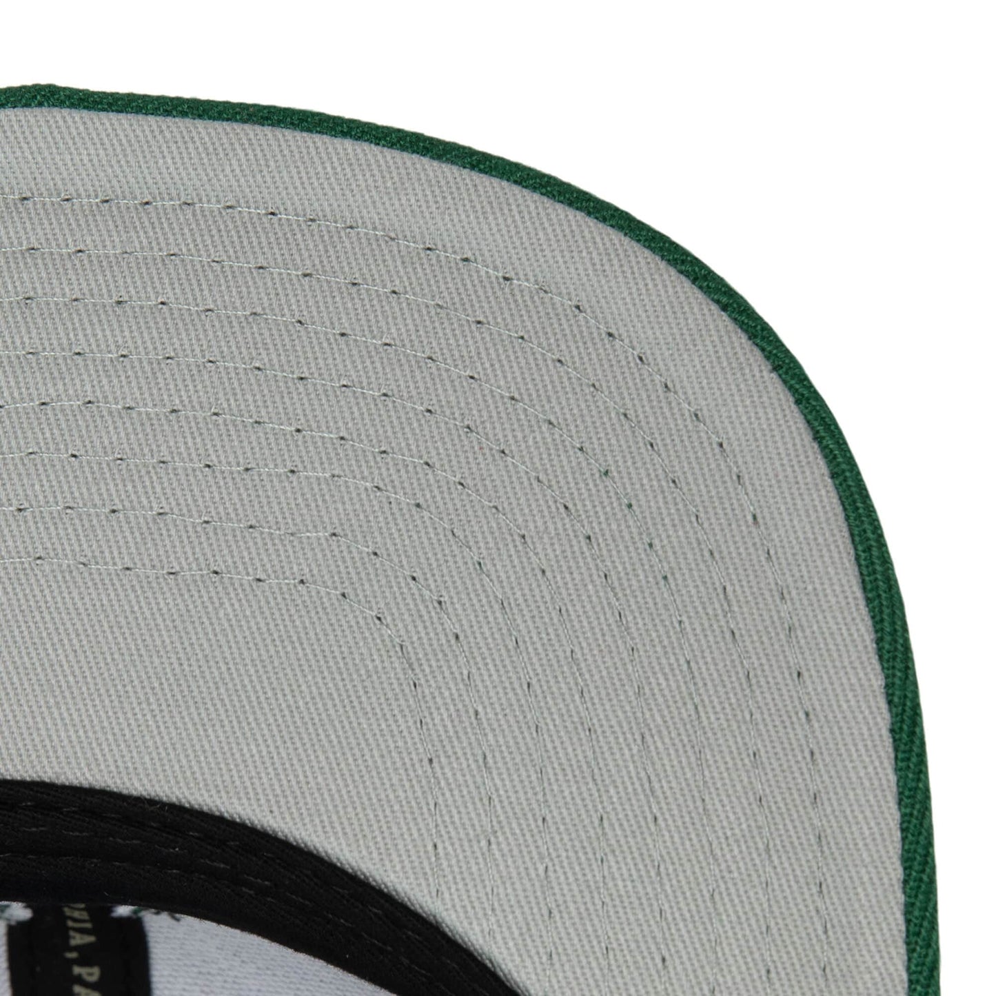 Mitchell & Ness Men's NBA Milwaukee Bucks Team Side Fitted Fitted Caps