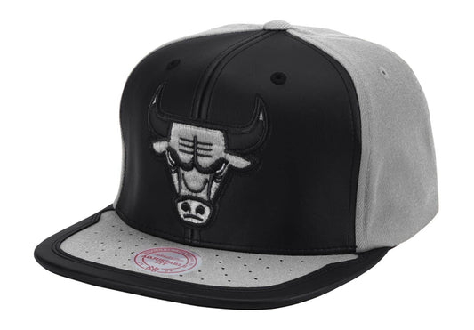 Men's Mitchell & Ness NBA Day One Snapback Bulls