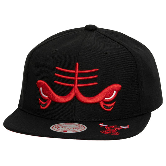 Mitchell & Ness Men's NBA Chicago Bulls Dead Remix Deadstock Snapback