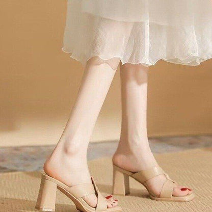 Open-Toe Chunky Heel Sandals – Bold & Trendy Summer Staple