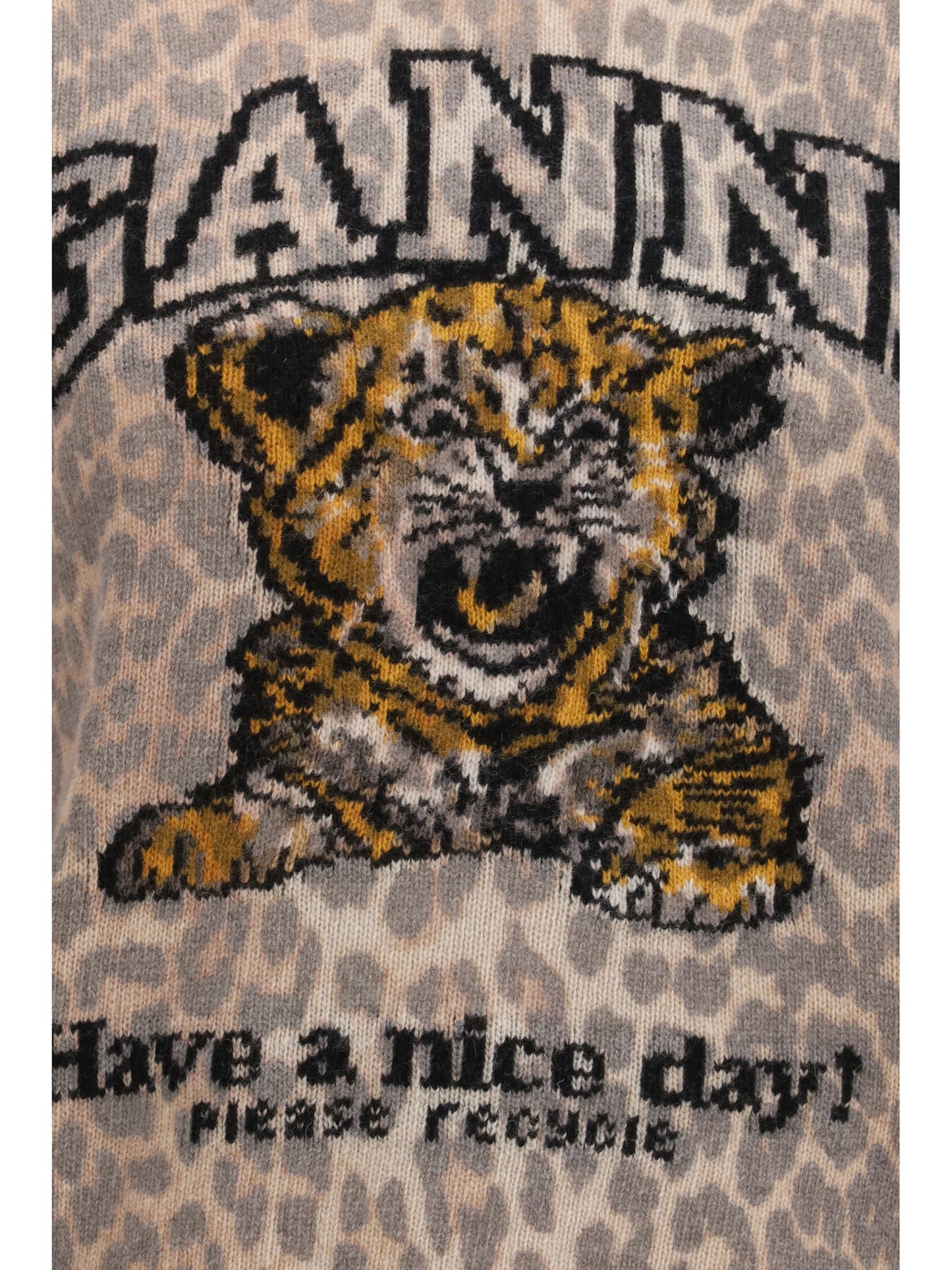 Sweater Tiger-Print Almond Milk