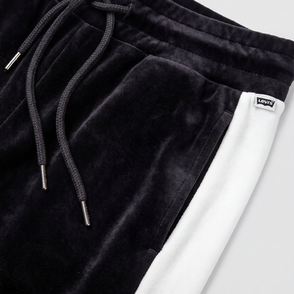 Black/Off White-