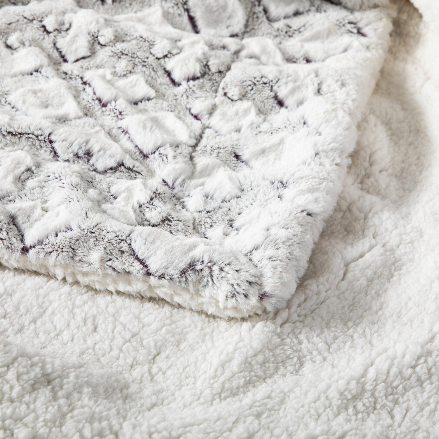 DaDa Bedding Milky White Purple Faux Fur Sherpa Throw Blanket