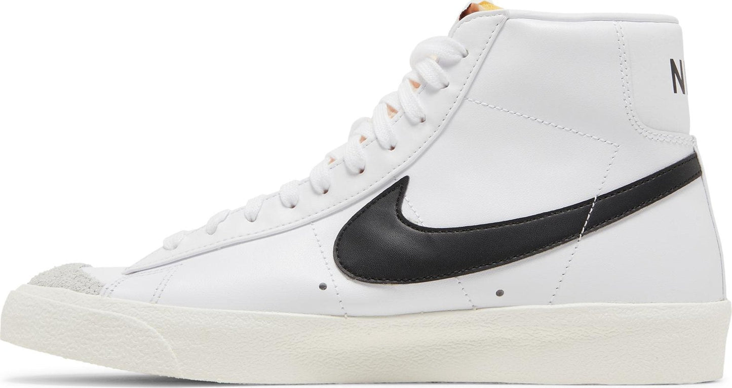 White/Black-Sail-Chlorophyll-