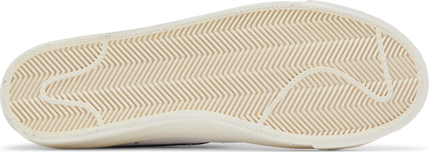 White/Black-Sail-Chlorophyll-