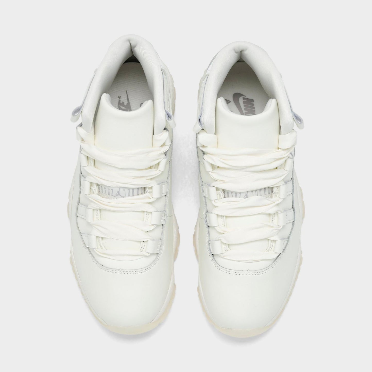[ar0715-110] Womens Air Jordan Retro 11 'pearl'