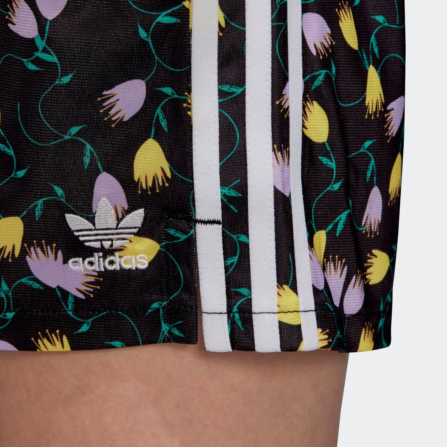 adidas Women's Originals Allover Print Shorts - Fl4111