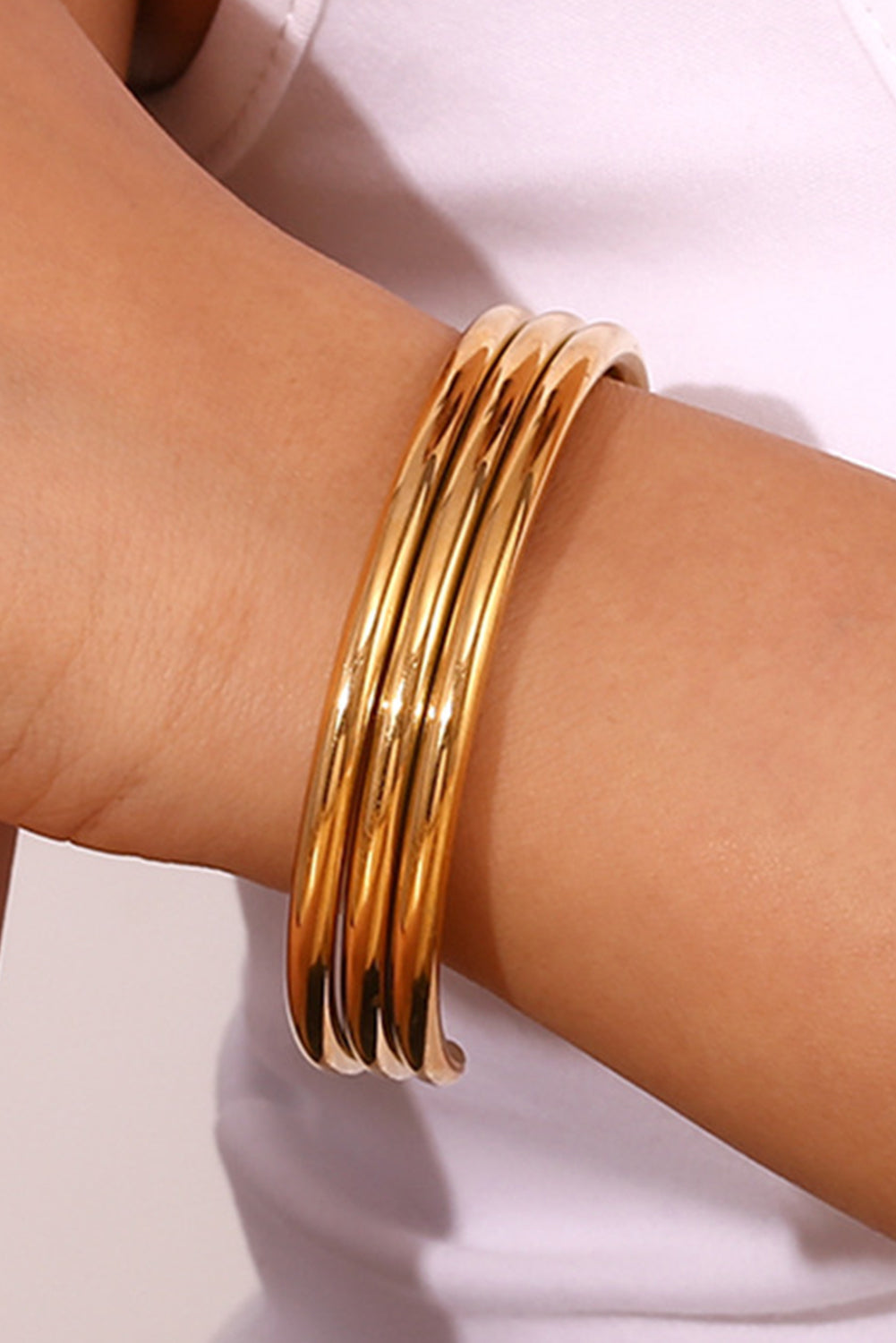 Threaded Pear Gold Three Layered Notched Design Bangle