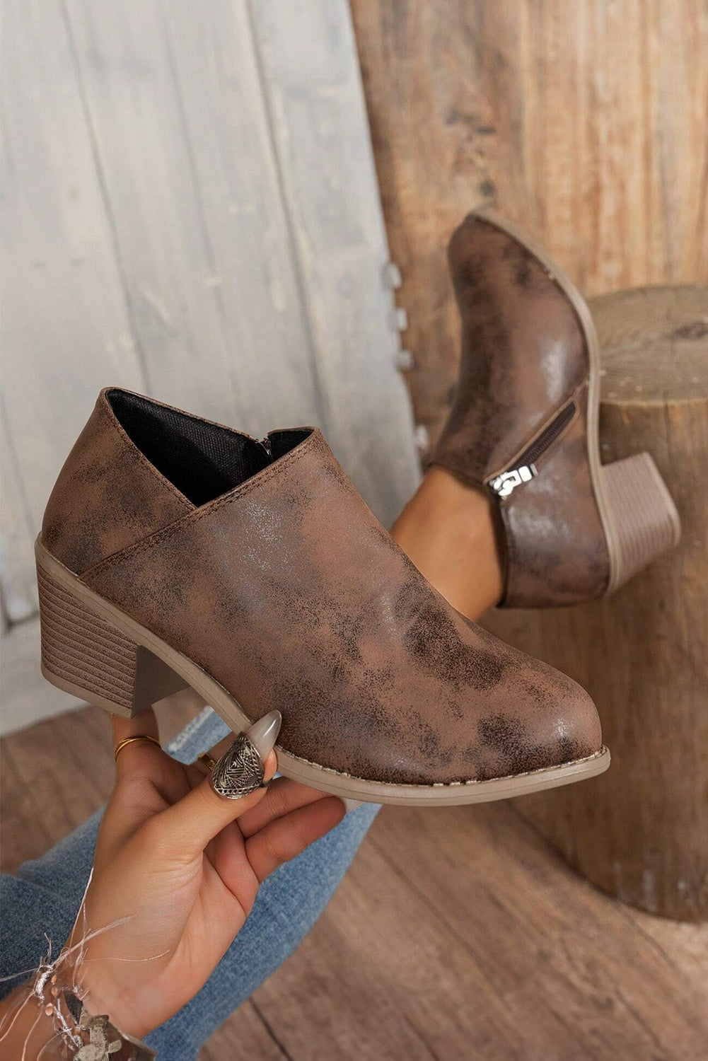 Threaded Pear Tulip Opening Suede Ankle Boots