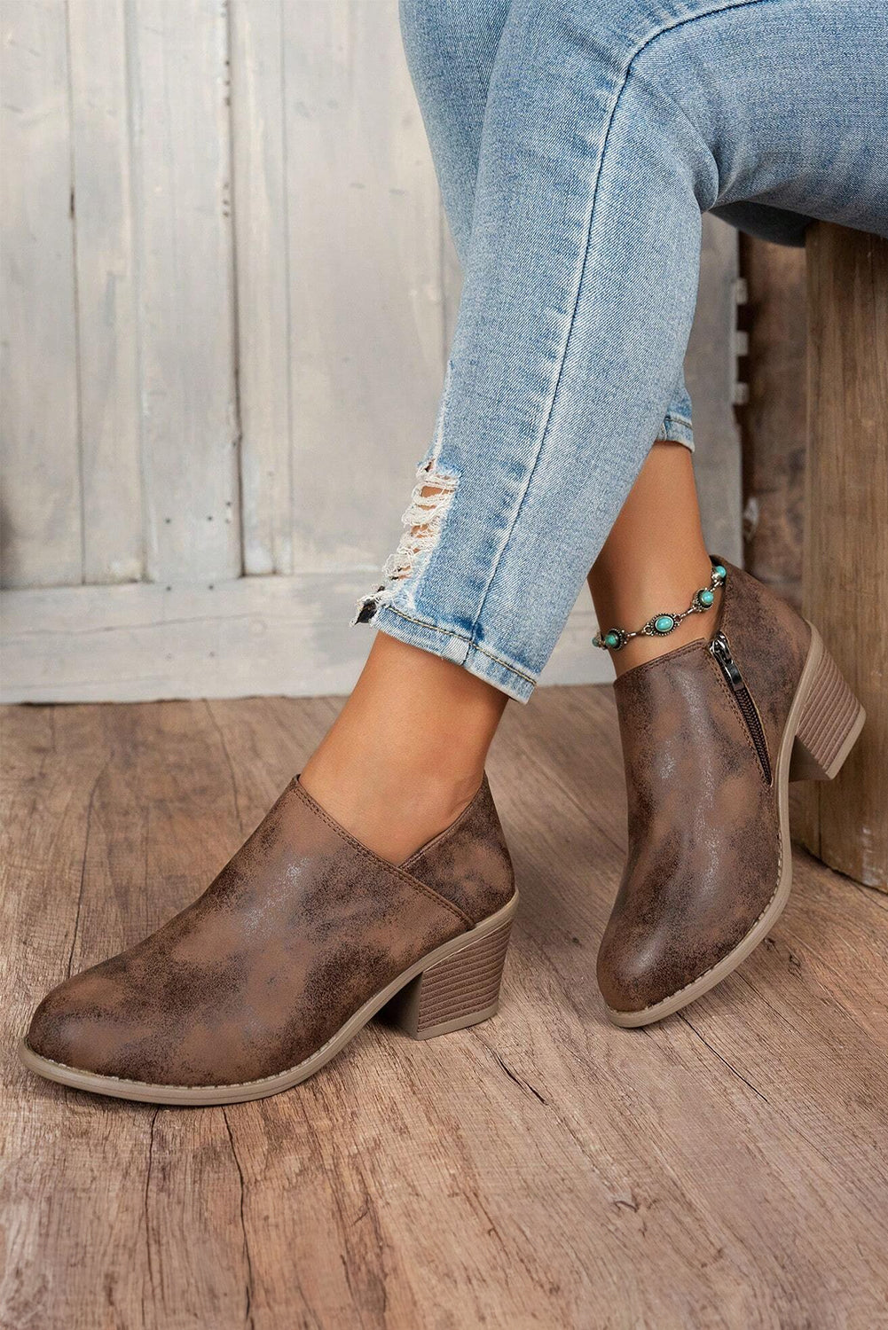 Threaded Pear Tulip Opening Suede Ankle Boots