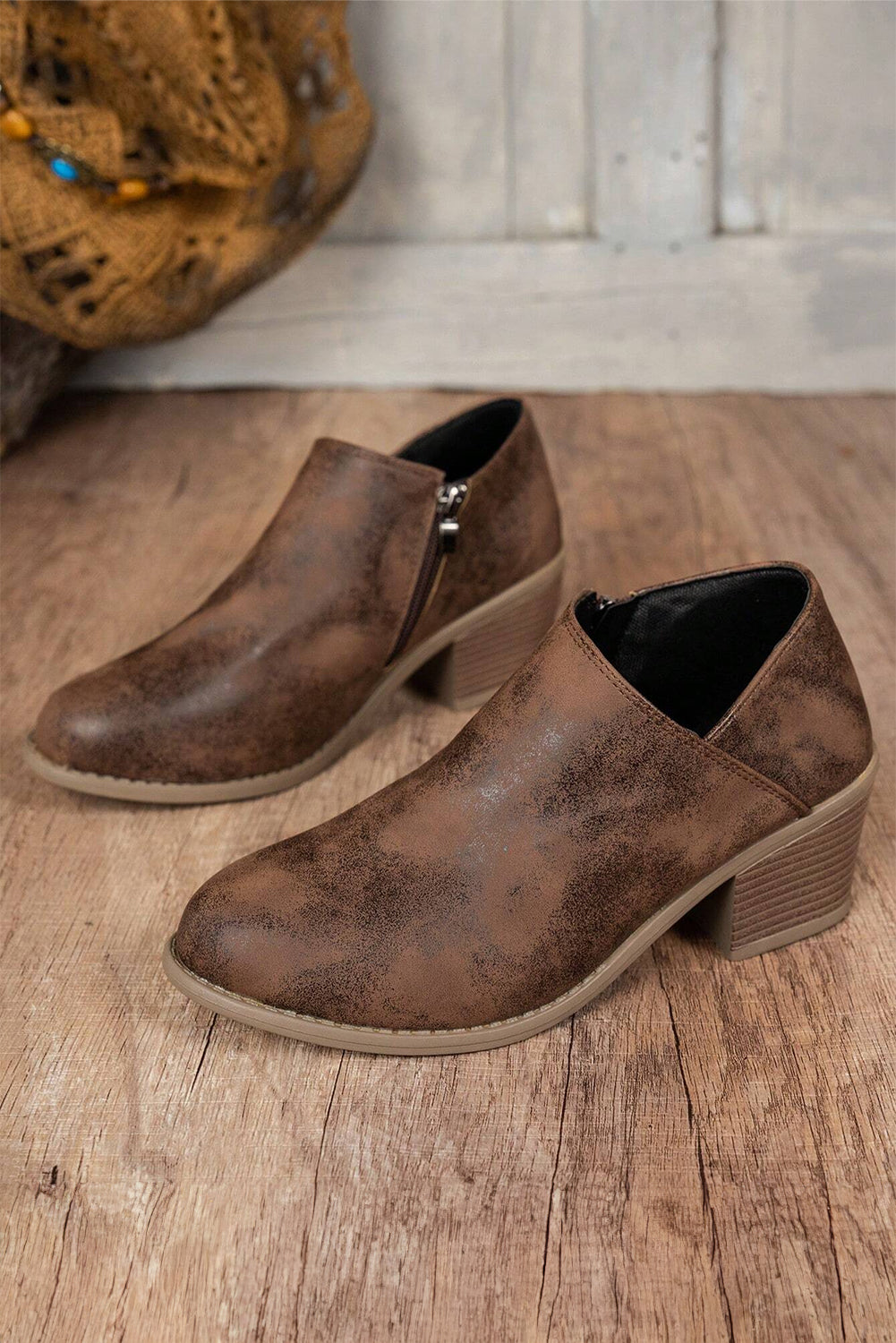 Threaded Pear Tulip Opening Suede Ankle Boots