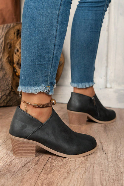 Threaded Pear Tulip Opening Suede Ankle Boots