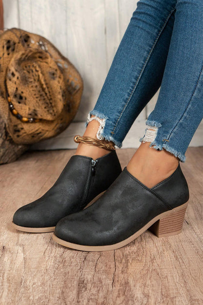 Threaded Pear Tulip Opening Suede Ankle Boots