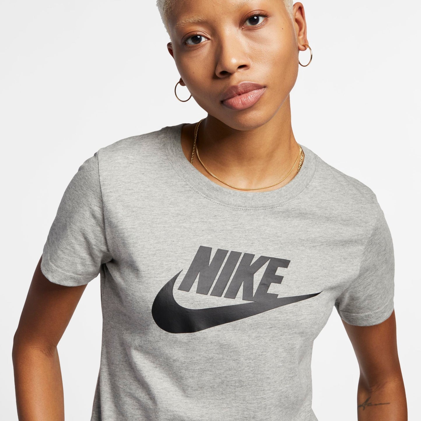 Nike Women's Sportswear Essential T-Shirt T-Shirts