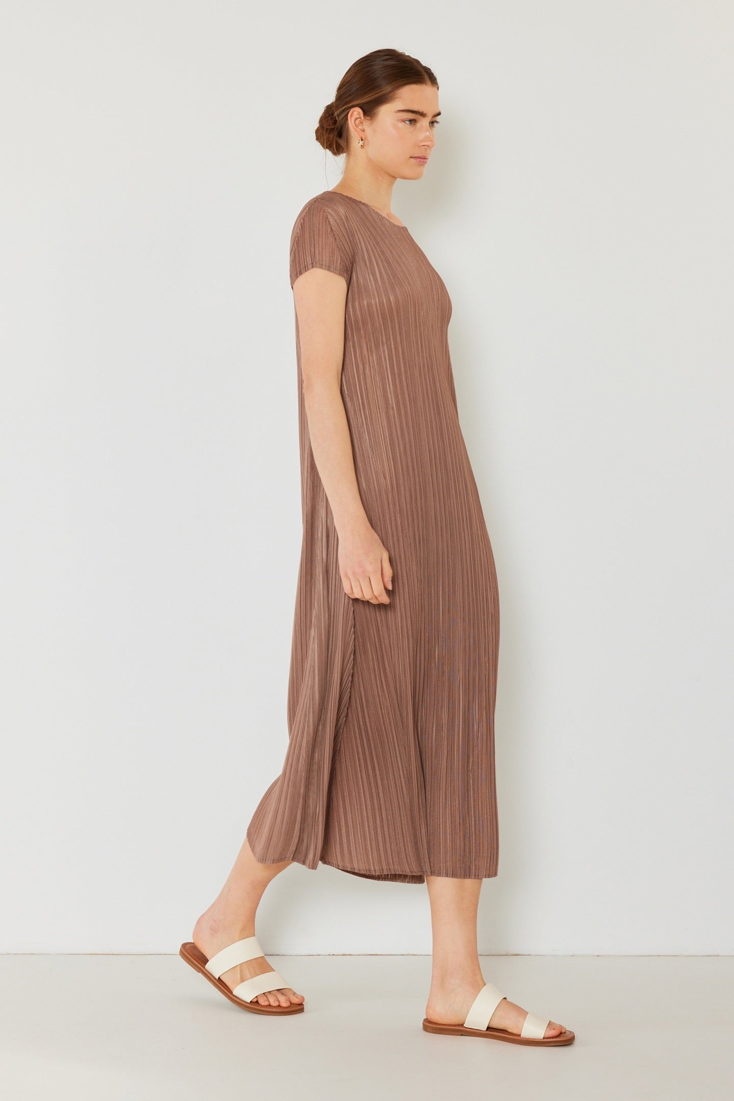 Marina West D01CS Pleated Cap Sleeve Midi Dress