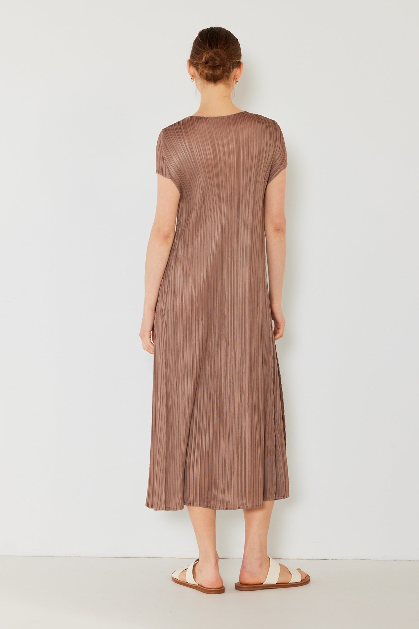 Marina West D01CS Pleated Cap Sleeve Midi Dress