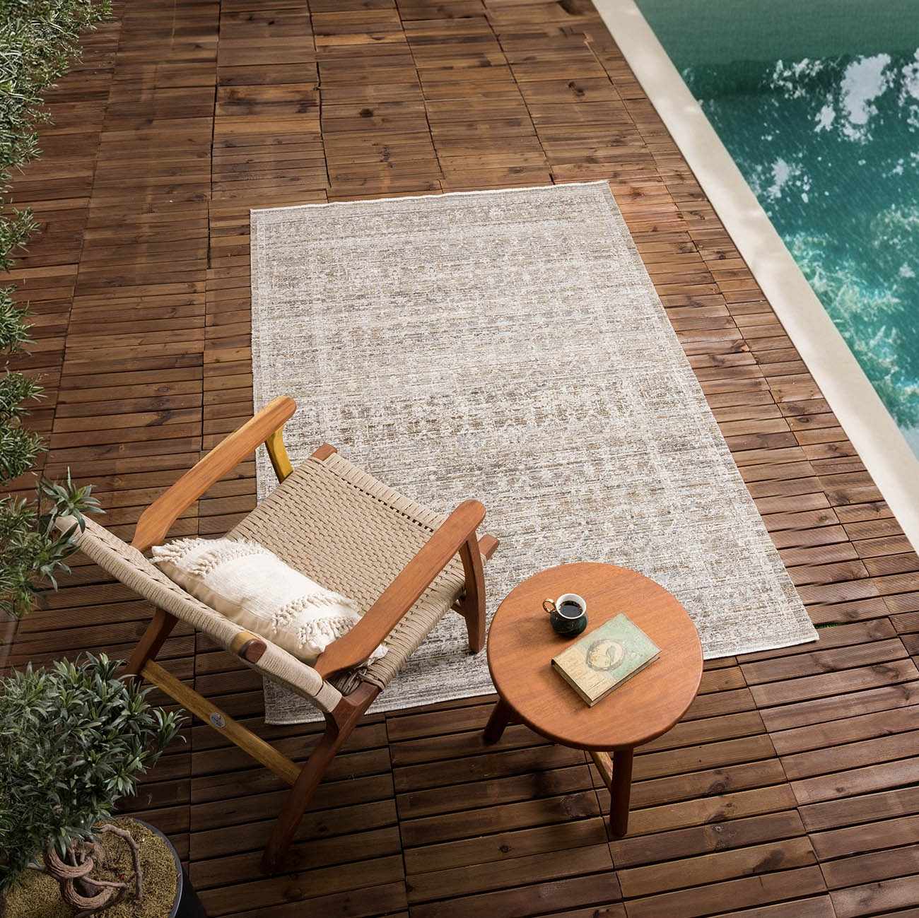 Uzuri Washable Outdoor Area Rug