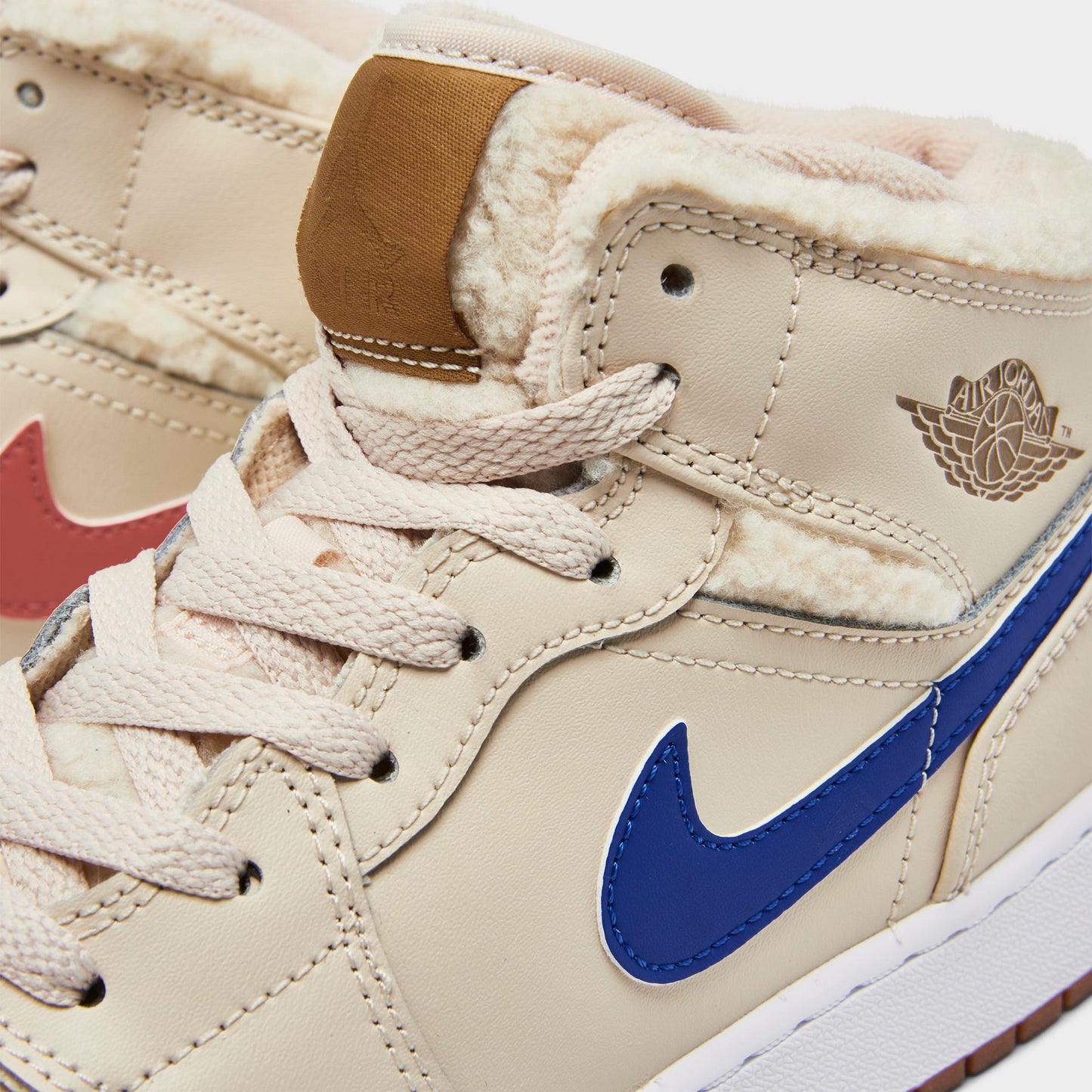 Grade School Air Jordan Retro 1 Mid Utility 'Fleece Pearl White' (Gs)