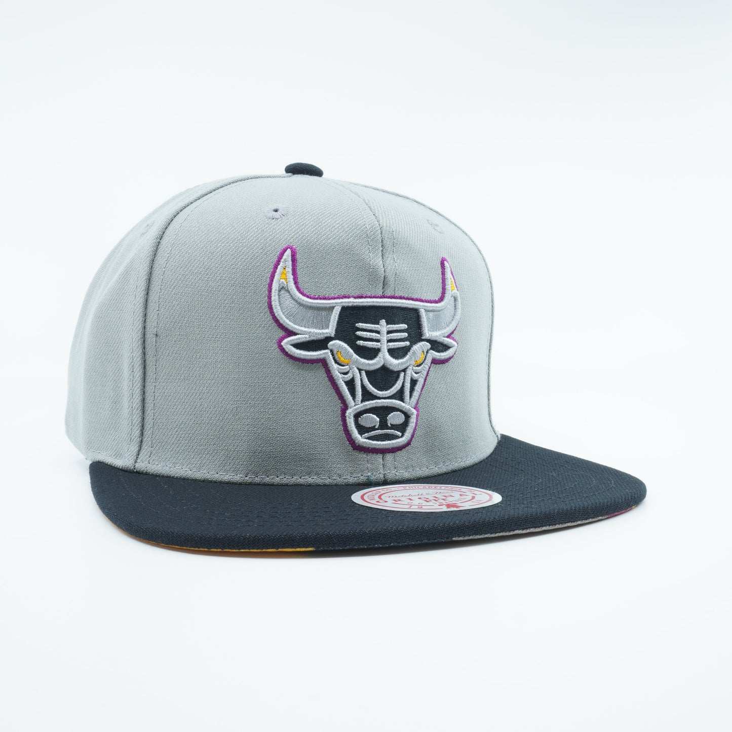 Men's Mitchell & Ness NBA Chicago Bulls B6 Grey Snapback