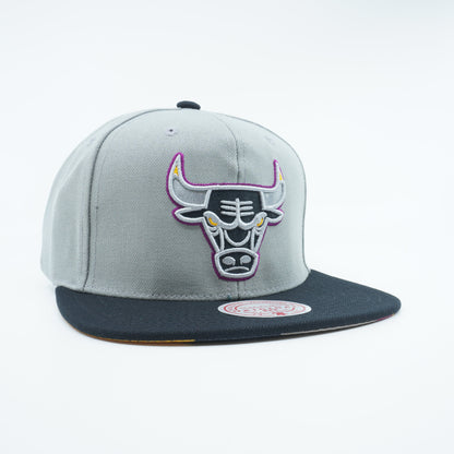 Mitchell & Ness Men's NBA Chicago Bulls B6 Grey Snapback Snapback Caps