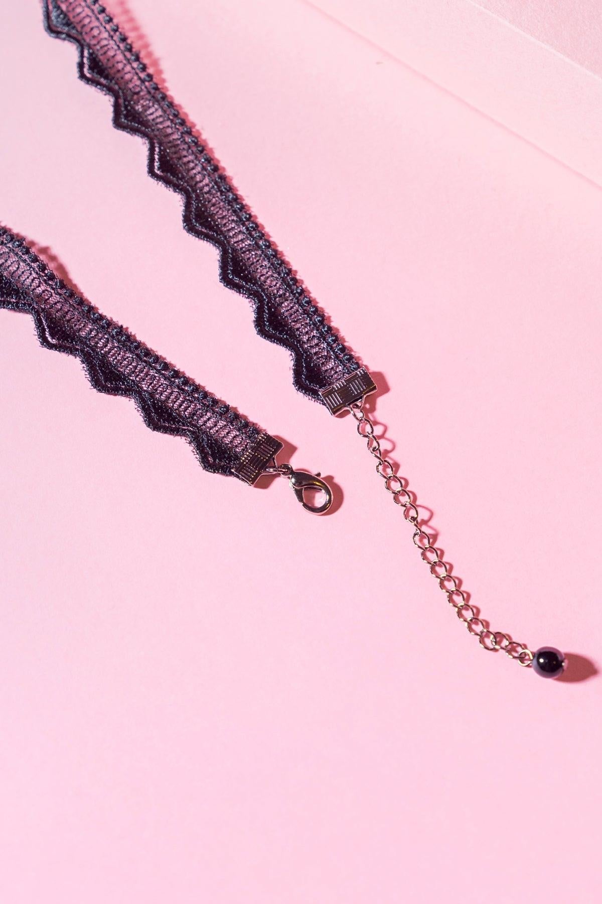 Pretty in Love Choker