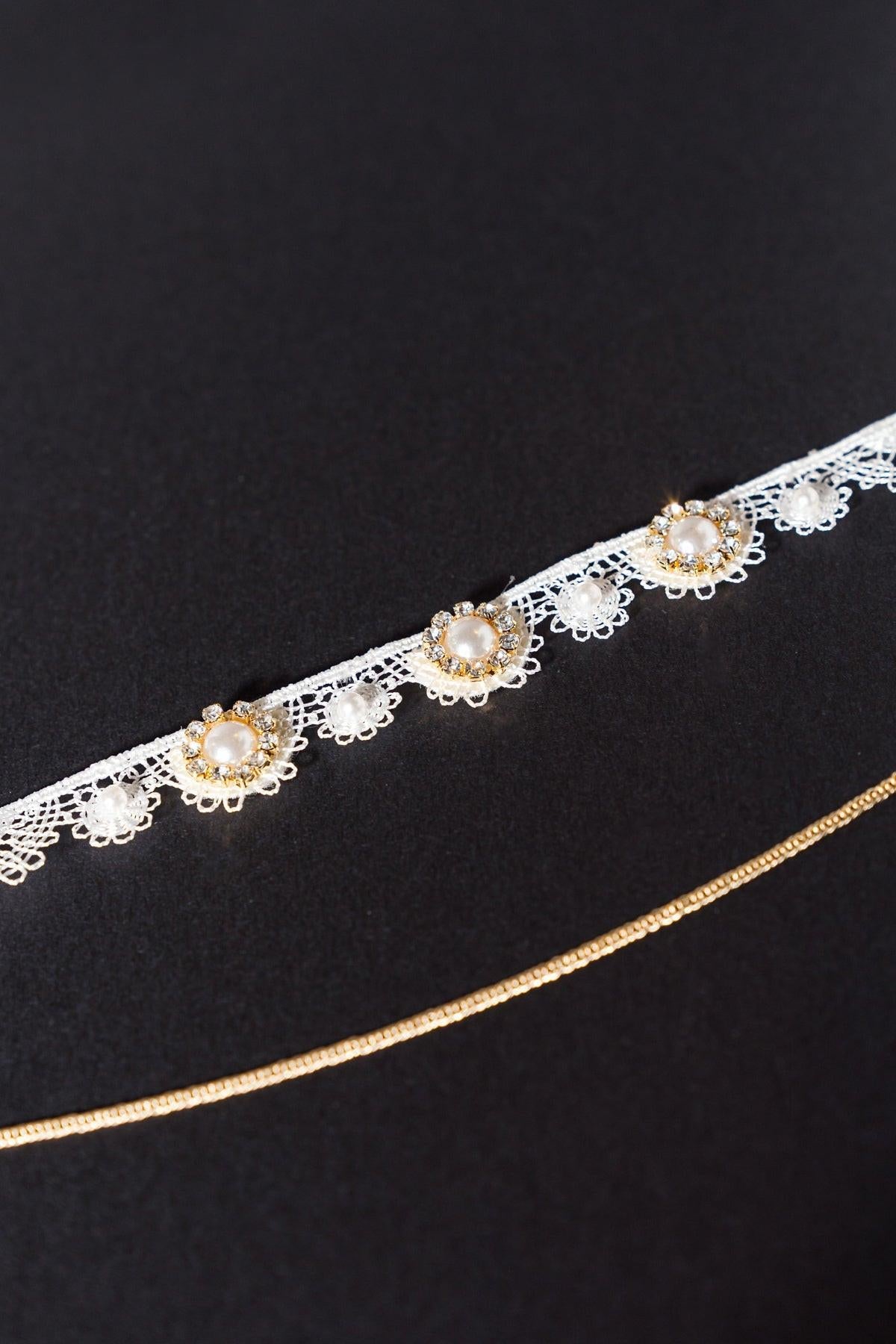 Moon Crescent Pearls Choker