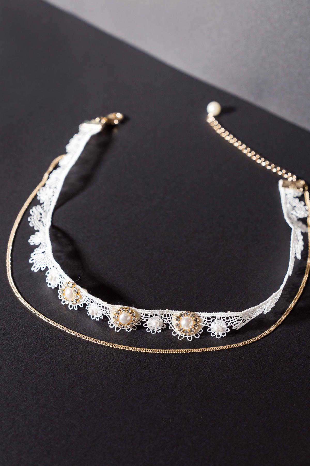 Moon Crescent Pearls Choker