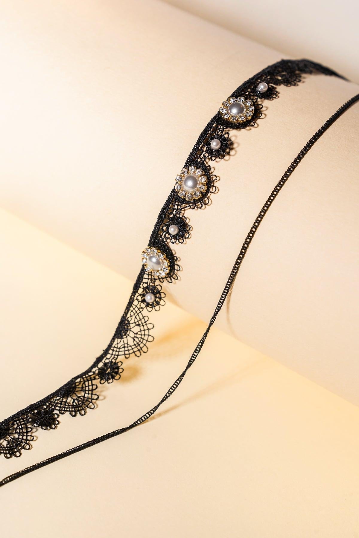 Moon Crescent Pearls Choker