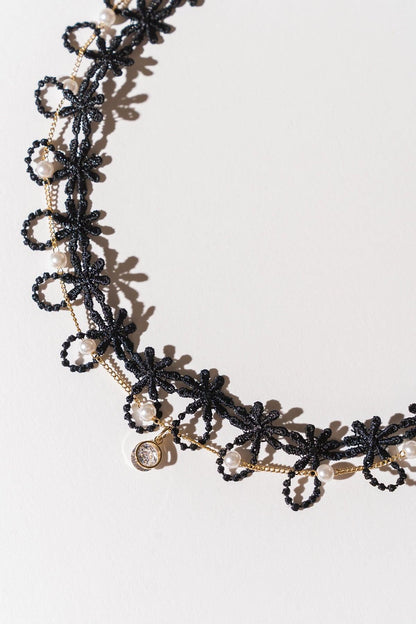 Daisy Chain Pearls Choker