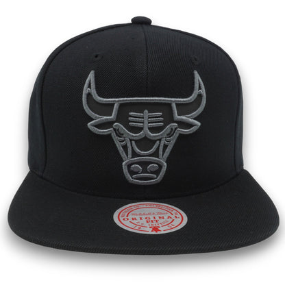 Mitchell & Ness Men's NBA Blackout Reflective Snapback Bulls